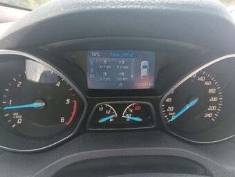 FORD KUGA - 4