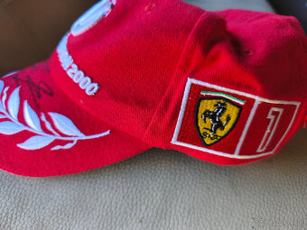 šiltovka Ferrari s podpisom Schumachera - 4