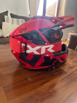 Motocrossova prilba. - 4