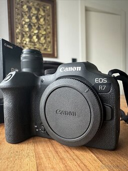 Canon EOS R7 - 4
