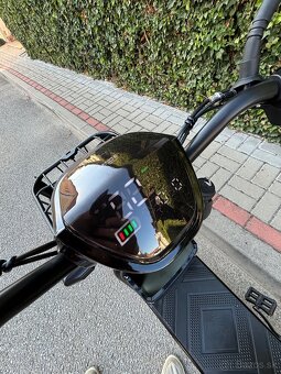 Moderní elektro skútr 350W – nový, LCD displej, světla, blin - 4