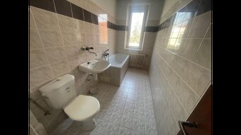 Ubytovanie priamo v centre Piešťan - samostatný 4-izbový byt - 4