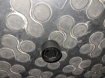 Kryty skrutiek kolesa - 4