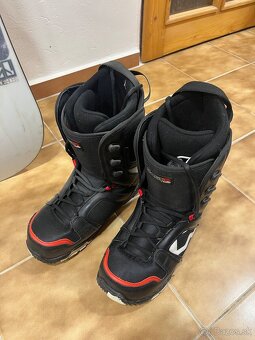 Snowboard s viazaním a topánkami - 4