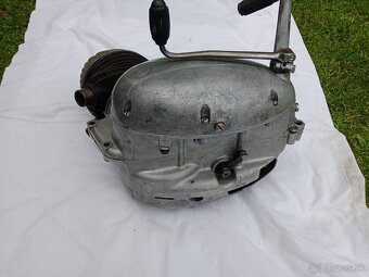 Kryt karburátoru a motor  jawa 150/351,352 - 4