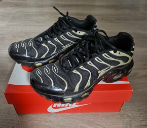Nike AIR MAX PLUS Tn black/ gold vel.38,5 - 4