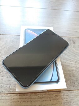 Apple iPhone XR - 4