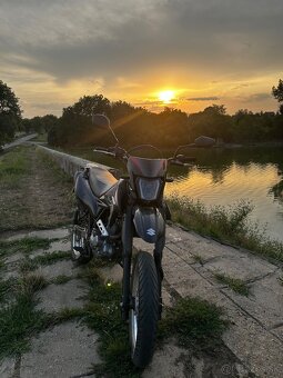 Suzuky DR 125 sm - 4