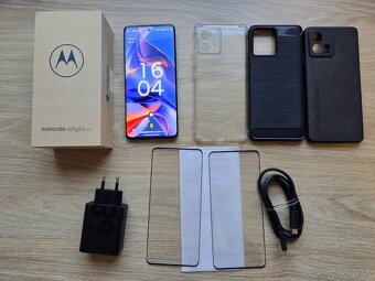 Motorola Edge 30 Fusion, cierny, kryty, skla - 4