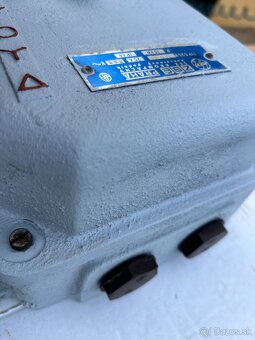 REVERZAČNÝ PREPÍNAČ Y/D - 4