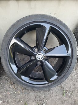 225/40 R18 - 4