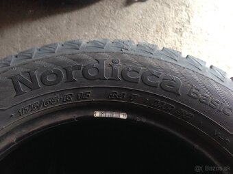 Predám zimné gumi r15 175/65 - 4