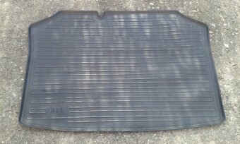 Tapacíry,rohož kufra,puklice a iné diely-Škoda Fabia1 - 4