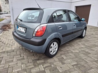 Predam Kia Rio 1.4 benzín 71kw rok 8/2009 - 4