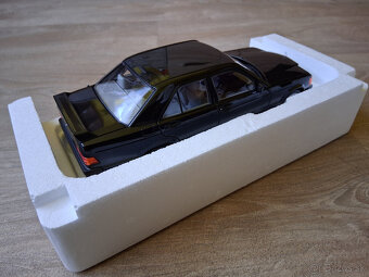 Mercedes-Benz 1:18 - 4