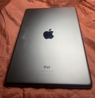 Predám iPad Air A1474 - 4