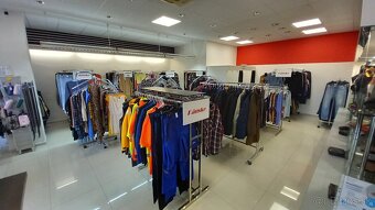 Odstúpenim zabehnutú predajňu second handu v Rožňave - 4