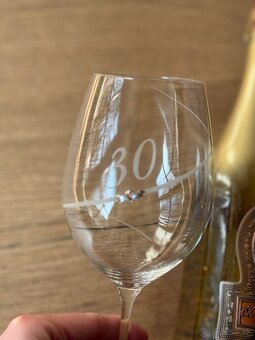 Pohár a víno k 30 - 4