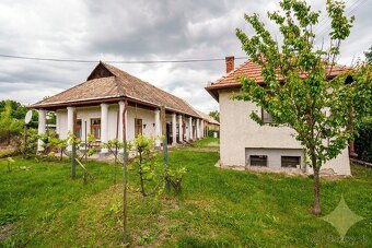 Dobová chalupa so zrekonštruovaným interiérom v tichej uličk - 4