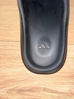 Yeezy slides - 4