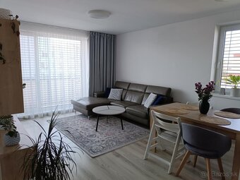 Na predaj 3-izbový svetlý byt s veľkým balkónom - 4