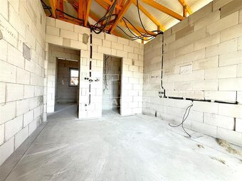 REZERVOVANÉ. Rozostavaný rodinný dom v štádiu hrubej... - 4