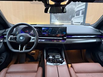 BMW 550e xDrive Touring M Sport, B&W, Pano, Ťažné, HUD - 4