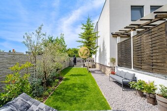 Na PREDAJ 6i novostavba 225m2 s bazénom a mediteránskou záhr - 4