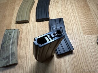 Zásobník pre M4/M16 300BB točák kov JG - 4