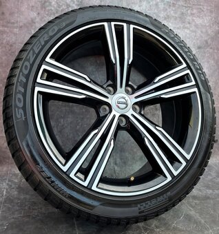 Zimní sada Volvo V60 S60 235/40R19 96V - 4