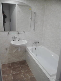 Prenájom 3.izbovy byt - 4