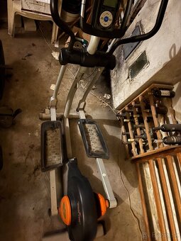 Elipticky trenazer a veslovaci trenazer - 4