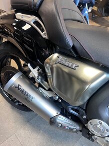 Yamaha V-MAX 1700 - 4