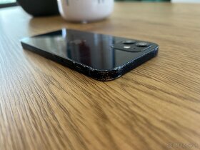 Rozbitý iPhone 12 s novou batériou - 4