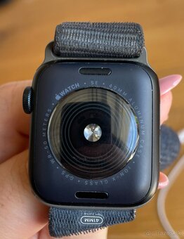 Apple Watch SE GPS (2023) 40mm tmavosivé - 4