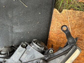 Bmw e60 predne svetla - 4