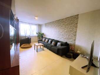 3,5 izbový byt 74m2 s balkónom, zariadený. Sereď - Námestie  - 4