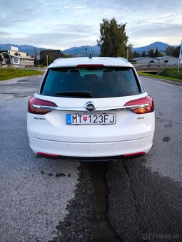 Opel Insignia Sports Tourer - 4