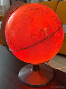 Svietiaci glóbus - 4