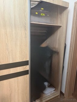 Skriňa s posuvnými dverami + botnik so skrinou - 4