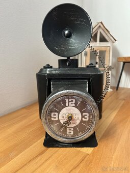 Hodiny v tvare fotoaparátu - 4