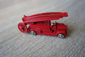 Kovový model hasičov Matchbox No. 9 Dennis Fire Engine - 4