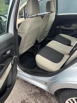 Fiat Punto 1,3 multijet 55kw r. v. 2009 - 4