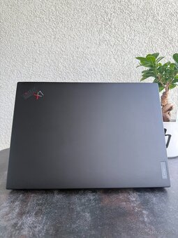Lenovo ThinkPad X1 Carbon G9 - 4