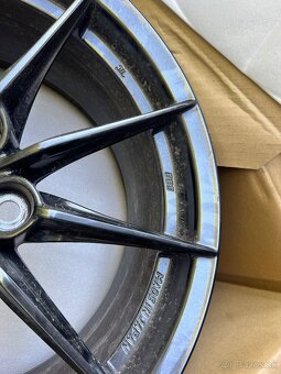 Predám originál 2 disky na Toyota yaris GR - 4