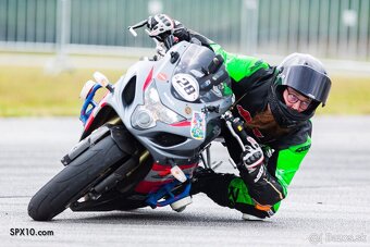 Suzuki GSXR-R 750 k4 - 4