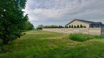 Rožný stavebný pozemok s ideálnou orientáciou - 4