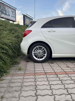 Elektróny Mercedes - 4