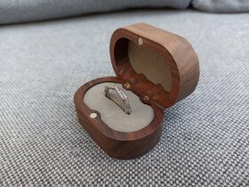 Elegantna drevena krabicka na snubny prsten - 4