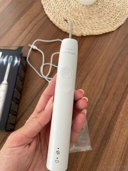 Sonická kefka - Philips Sonicare 3100 HX3671/13 - 4